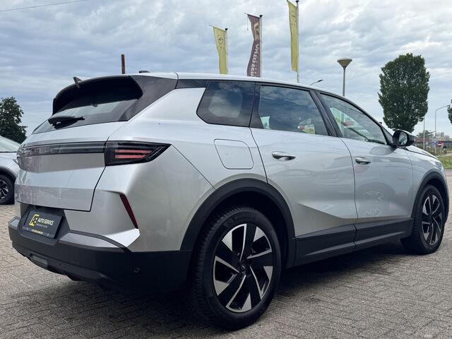 Opel Grandland 1.2 Turbo Hybrid GS Werkelijke nieuwe Grandland met fabrieksgarantie ! | Full LED | Keyless | Navigatie | Carplay draadloos | Verwarmde stoelen en stuurwiel | Draadloos telefoon laden | Camera's | Dikke LMV met all season | 1e eigenaar