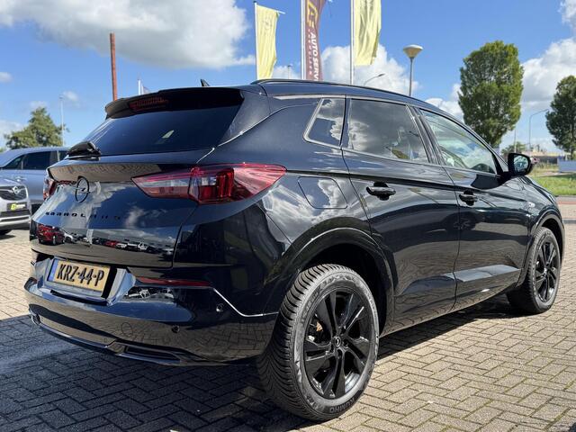 Opel Grandland 1.2 Turbo GS Line Rijklaar incl. beurt en 12 M garantie | Super km stand ! | Alcantara sportstoelen met leer | Stoel en stuurverwarming | Voorruit verwarming | Camera | Full LED | Virtual cockpit large | compleet zwart op zwart