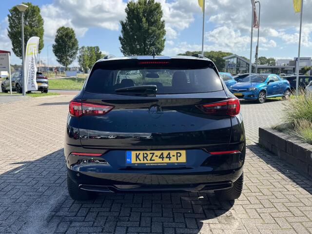 Opel Grandland 1.2 Turbo GS Line Rijklaar incl. beurt en 12 M garantie | Super km stand ! | Alcantara sportstoelen met leer | Stoel en stuurverwarming | Voorruit verwarming | Camera | Full LED | Virtual cockpit large | compleet zwart op zwart