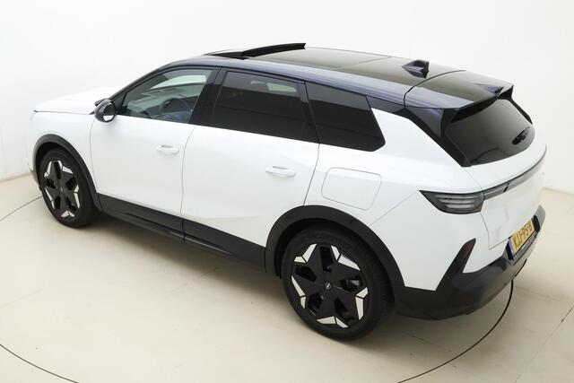 Opel Grandland Electric Ultimate AWD 73 kWh | DEMO | Massagestoel| Panorama dak | Navigatie | Leder | AGR | Matrix-LED | Camera | Winter Pakket | 20" Lichtmetalenvelgen | Keyless