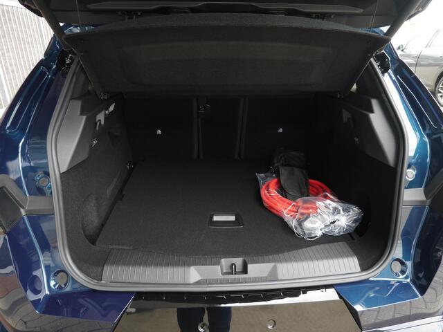 Opel Grandland Electric Business Edition 73 kWh | Elektrisch verstelb. bestuurdersstoel met geheugen | Elektrisch glazen panorama-dak | Voorstoel(en) met massagefunctie | Achterbank verwarmd | Warmtepomp | 20 inch Lichtmetalen velgen Diamond Cut