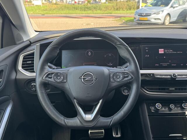 Opel Grandland 1.6 Turbo Plug-In Hybrid 4x4 GSe Werkelijk als nieuw! | 300pk en 1e eigenaar | incl. 2x lader (!) | Camera | 19" GSe LMV | Vol lederen bekleding met stoelverwarming en koeling! | Full LED | Keyless | Climate Control | Ad. Cruise control