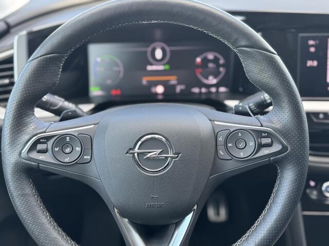 Opel Grandland 1.6 Turbo Plug-In Hybrid 4x4 GSe Werkelijk als nieuw! | 300pk en 1e eigenaar | incl. 2x lader (!) | Camera | 19" GSe LMV | Vol lederen bekleding met stoelverwarming en koeling! | Full LED | Keyless | Climate Control | Ad. Cruise control