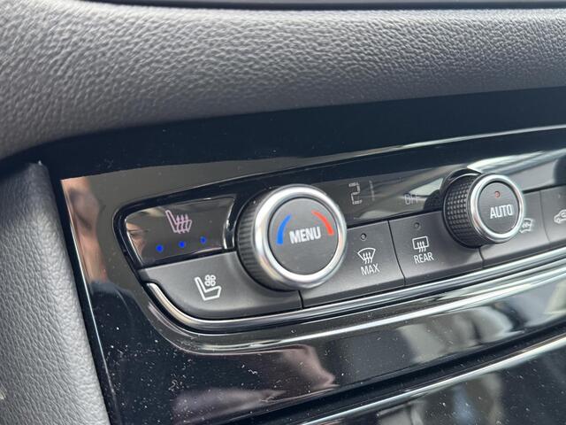 Opel Grandland 1.6 Turbo Plug-In Hybrid 4x4 GSe Werkelijk als nieuw! | 300pk en 1e eigenaar | incl. 2x lader (!) | Camera | 19" GSe LMV | Vol lederen bekleding met stoelverwarming en koeling! | Full LED | Keyless | Climate Control | Ad. Cruise control