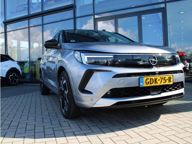 Opel Grandland 1.6 Turbo Plug-In Hybrid 4x4 Business Elegance NAVI / CAMERA / TREKHAAK