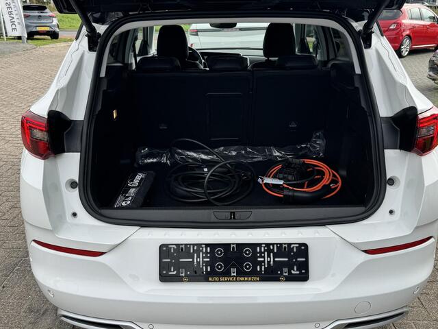 Opel Grandland 1.6 Turbo Plug-In Hybrid Level 3 Als nieuw!! en geheel rijklaar incl. garantie en beurt | Leer-Alcantara AGR stoelen | Keyless | 2x lader | Full LED | Cruise adaptief | Climate | Camera | Winterpakket met stuurverwarming | Carplay en Android auto