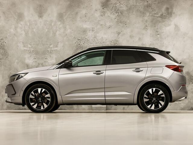 Opel Grandland 1.6 Turbo Plug-In Hybrid 4x4 Ultimate 224Pk Automaat (NAP, VIRTUAL COCKPIT, SOH 96,6%, APPLE CARPLAY, GROOT NAVI, KEYLESS, SPORTSTOELEN, GETINT GLAS, ADAPTIVE CRUISE, NIEUWSTAAT)