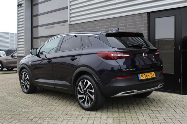 Opel Grandland X 1.2 Turbo Ultimate / Panoramadak / Leer / Carplay