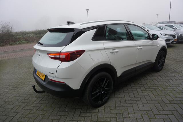 Opel Grandland X 1.2 TURBO BUSINESS EXECUTIVE KEURIGE NETTE STAAT LET OP MOTOR VERBRUIKT WEL OLIE! NAVI ANDROID-APPLECARPLAY TREKHAAK STOEL+STUUR+VOORRUITVERWARMING ECC AIRCO CRUISECONTROL PARKEERSENSOREN BLUETOOTH ENZ...