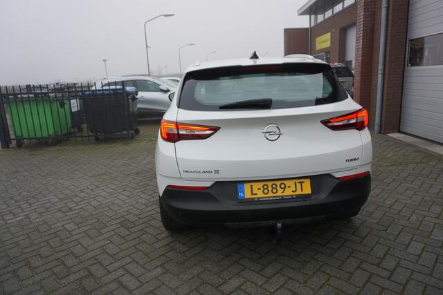 Opel Grandland X 1.2 TURBO BUSINESS EXECUTIVE KEURIGE NETTE STAAT LET OP MOTOR VERBRUIKT WEL OLIE! NAVI ANDROID-APPLECARPLAY TREKHAAK STOEL+STUUR+VOORRUITVERWARMING ECC AIRCO CRUISECONTROL PARKEERSENSOREN BLUETOOTH ENZ...