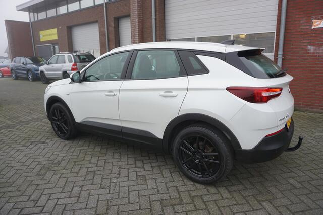 Opel Grandland X 1.2 TURBO BUSINESS EXECUTIVE KEURIGE NETTE STAAT LET OP MOTOR VERBRUIKT WEL OLIE! NAVI ANDROID-APPLECARPLAY TREKHAAK STOEL+STUUR+VOORRUITVERWARMING ECC AIRCO CRUISECONTROL PARKEERSENSOREN BLUETOOTH ENZ...