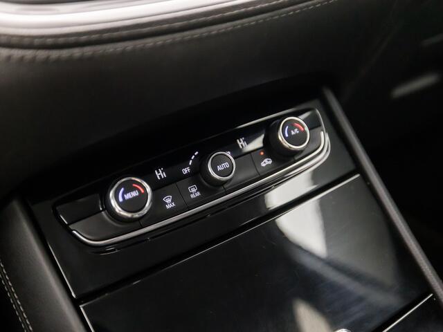 Opel Grandland X 1.2 Turbo Innovation Sport (APPLE CARPLAY, GROOT NAVI, CAMERA, GETINT GLAS, LEDER, SPORTSTOELEN, PARKEERSENSOREN, KEYLESS, LED KOPLAMPEN, NIEUWSTAAT)