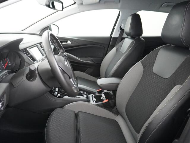 Opel Grandland X 1.2 Turbo Autom. AGR-Comfort Stoelen Verwarmd Trekhaak Apple Carplay Android Auto Navi Ecc Cruise control Pdc Verkeersbord detectie Regen/Lichtsensor Led Wifi Rijstrooksensor Business Executive