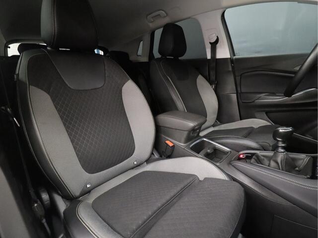 Opel Grandland X 1.2 Turbo Business Executive [TREKHAAK, APPLE CARPLAY, ANDROID, CAMERA, STUUR VERWARMD, LANE ASSIST, NIEUWSTAAT]