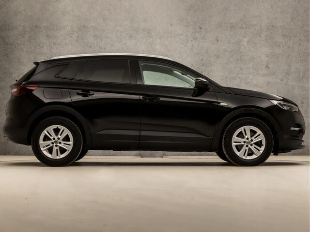 Opel Grandland X 1.2 Turbo Business Edition (APPLE CARPLAY, GROOT NAVI, STUUR/STOELVERWARMING, CAMERA, LEDER, SPORTSTOELEN, LED KOPLAMPEN, PARKEERSENSOREN, NIEUWE APK, NIEUWSTAAT)