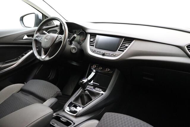 Opel Grandland X 1.2 Turbo 120 Jaar Edition 130 PK | Navigatie | AGR | Climate control | Stoel & Stuurverwarming | Lichtmetalen velgen | DAB Radio | Parkeersensoren voor en achter