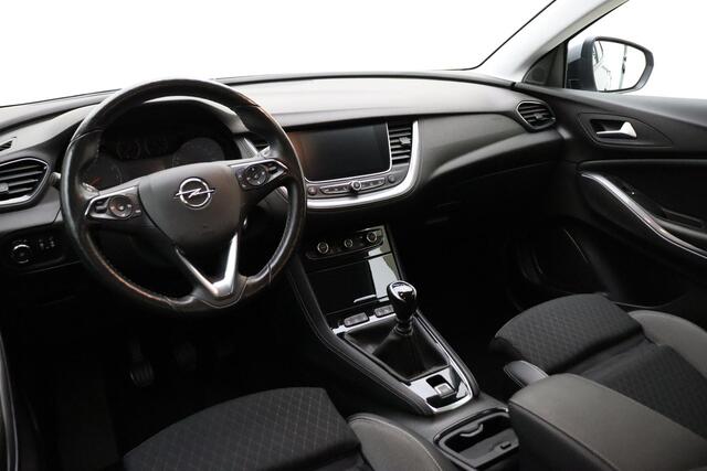 Opel Grandland X 1.2 Turbo 120 Jaar Edition 130 PK | Navigatie | AGR | Climate control | Stoel & Stuurverwarming | Lichtmetalen velgen | DAB Radio | Parkeersensoren voor en achter