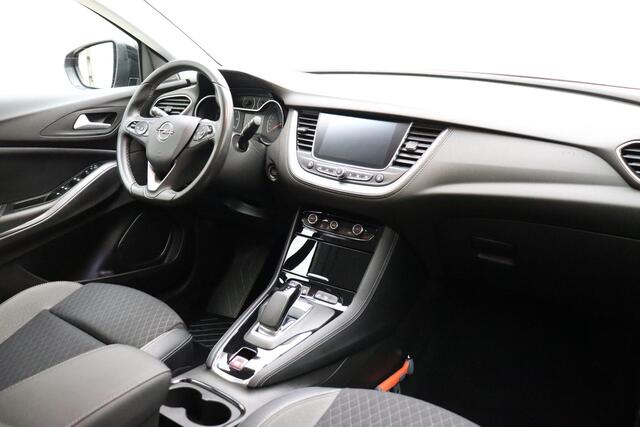 Opel Grandland X 1.6 Turbo 225pk Hybrid Business Edition | Navigatie | Achteruitrijcamera | Climate control | LED verlichting | Parkeersensoren | Trekhaak | Zwart dak