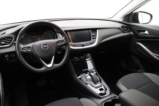 Opel Grandland X 1.6 Turbo 225pk Hybrid Business Edition | Navigatie | Achteruitrijcamera | Climate control | LED verlichting | Parkeersensoren | Trekhaak | Zwart dak