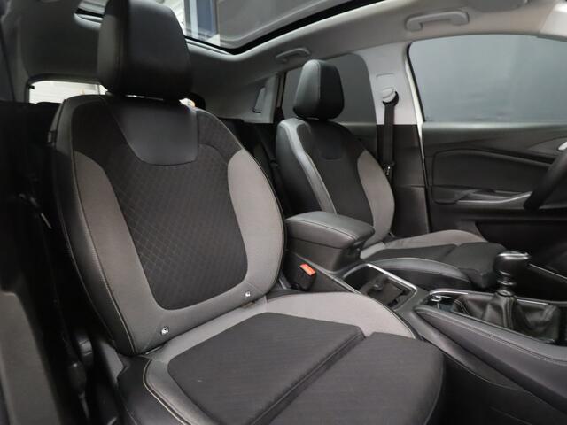 Opel Grandland X 1.2 Turbo Business Executive [PANORAMADAK, TREKHAAK, CRUISE CONTROL, CARPLAY, SENSOREN V+A, DENON AUDIO, CLIMATE CONTROL, ELEKTRISCHE ACHTERKLEP, NAVIGATIE, NIEUWSTAAT]