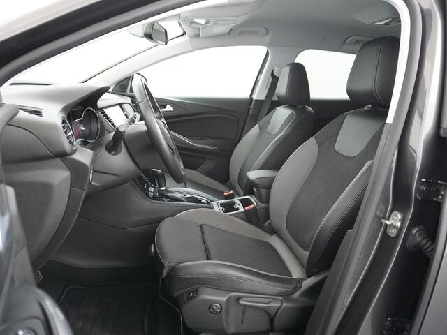 Opel Grandland X T131PK Autom. AGR-Comfort Stoelen Apple Carplay Android Auto Navi Ecc Elek.Achterklep Stuur/Stoelverwarming Cruise Control Pdc Keyless Led Business Executive Regen/Lichtsensor Dodehoeksensor Rijstrooksensor Verkeersbordlezer Winterpakket DAB+ Lmv 18" 1.2 