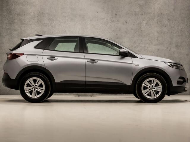 Opel Grandland X 1.2 Turbo Edition (APPLE CARPLAY, GROOT NAVI, LEDER, CRUISE, SPORTSTOELEN, PARKEERSENSOREN, LANE ASSIST, NIEUWE APK, NIEUWSTAAT)