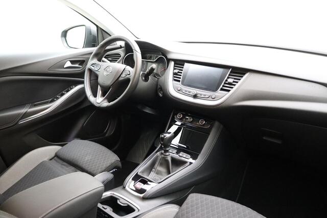 Opel Grandland X 1.2 Turbo Innovation 130 PK | Navigatie | Trekhaak | Comfort stoelen | Stoel & Stuurverwarming | Climate control | Camera | Lichtmetalen velgen | Extra getint glas