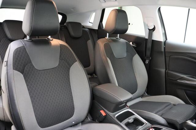 Opel Grandland X 1.2 Turbo Innovation 130 PK | Navigatie | Trekhaak | Comfort stoelen | Stoel & Stuurverwarming | Climate control | Camera | Lichtmetalen velgen | Extra getint glas