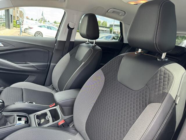 Opel Grandland X 1.2 Turbo Business Executive