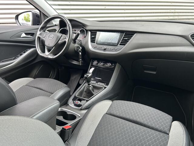Opel Grandland X 1.2 Turbo Business Elegance | Apple Carplay/Android Auto | Stoelverwarming Voor + Achter |