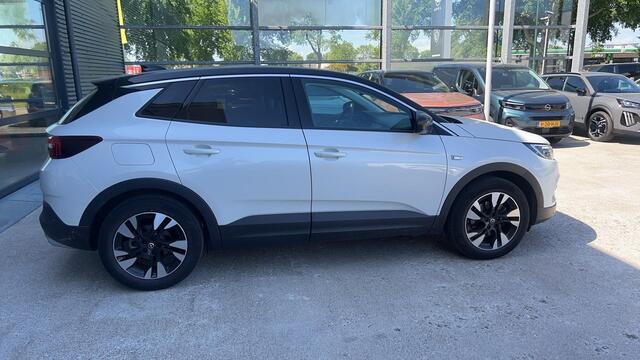 Opel Grandland X 1.2 Turbo Business Executive