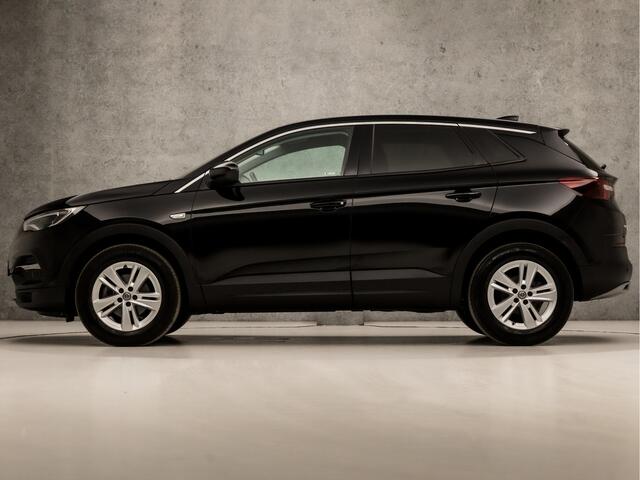 Opel Grandland X 1.2 Turbo Executive Sport (APPLE CARPLAY, GROOT NAVI, STUUR/STOELVERWARMING, LEDER, SPORTSTOELEN, LED KOPLAMPEN, GETINT GLAS, CRUISE, NIEUWSTAAT)
