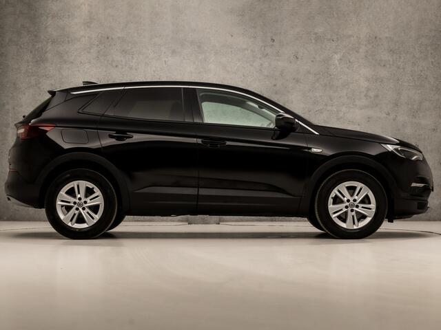 Opel Grandland X 1.2 Turbo Executive Sport (APPLE CARPLAY, GROOT NAVI, STUUR/STOELVERWARMING, LEDER, SPORTSTOELEN, LED KOPLAMPEN, GETINT GLAS, CRUISE, NIEUWSTAAT)