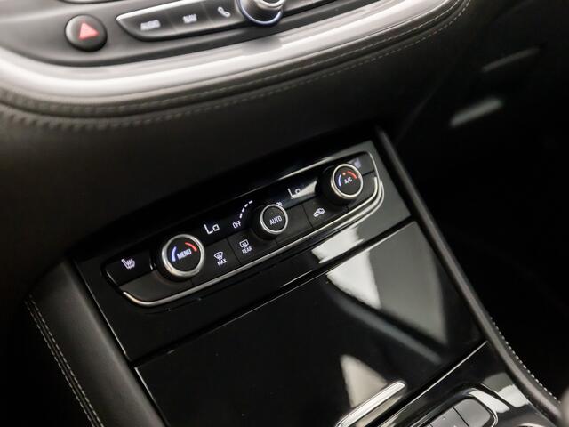 Opel Grandland X 1.2 Turbo Executive Sport (APPLE CARPLAY, GROOT NAVI, STUUR/STOELVERWARMING, LEDER, SPORTSTOELEN, LED KOPLAMPEN, GETINT GLAS, CRUISE, NIEUWSTAAT)
