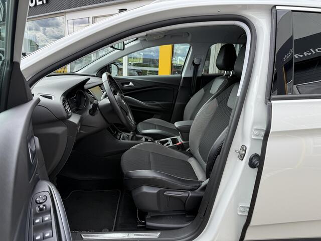 Opel Grandland X 1.2 Turbo Business Executive | NAP | Eerste Eigenaar | Trekhaak | Navigatie | Achteruitrijcamera | Cruise Control | Parkeersensoren | Airco | Lichtmetaal | Elektrische Achterklep |