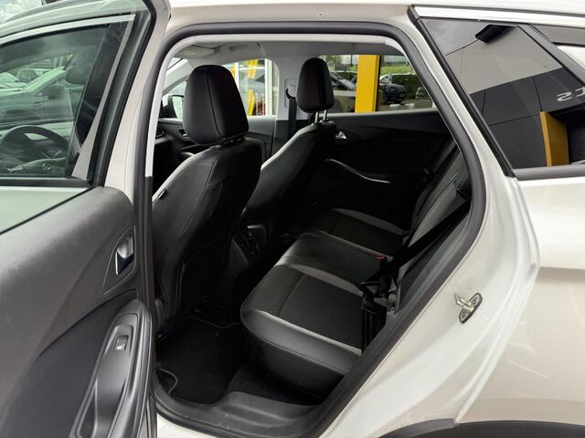 Opel Grandland X 1.2 Turbo Business Executive | NAP | Eerste Eigenaar | Trekhaak | Navigatie | Achteruitrijcamera | Cruise Control | Parkeersensoren | Airco | Lichtmetaal | Elektrische Achterklep |