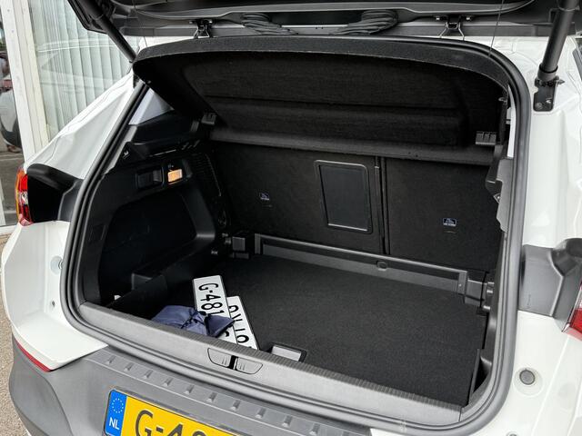 Opel Grandland X 1.2 Turbo Business Executive | NAP | Eerste Eigenaar | Trekhaak | Navigatie | Achteruitrijcamera | Cruise Control | Parkeersensoren | Airco | Lichtmetaal | Elektrische Achterklep |