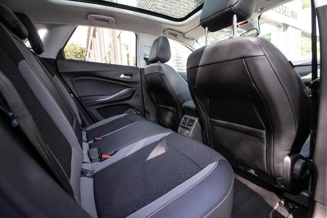 Opel Grandland X 1.2 Turbo Ultimate - All-in rijklrprs | Trekhaak | Panodak | Prem. audio | Stuurverw.