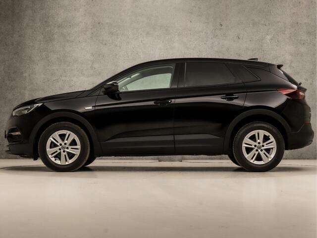 Opel Grandland X 1.2 Turbo Sport Automaat (APPLE CARPLAY, GROOT NAVI, GETINT GLAS, PARKEERSENSOREN, SPORTSTOELEN, LANE ASSIST, CRUISE, NIEUWE APK, NIEUWSTAAT)