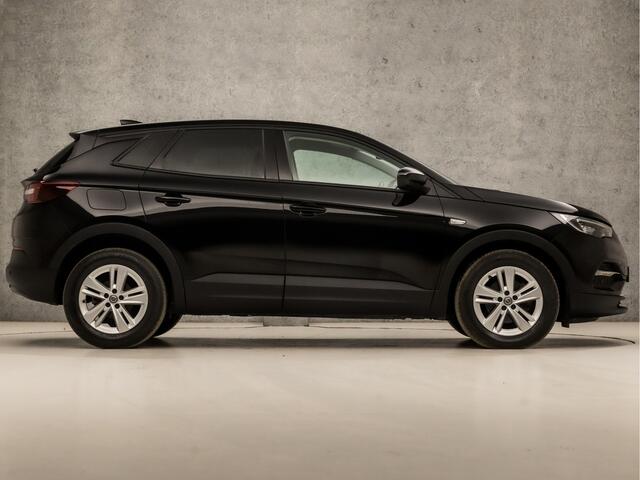 Opel Grandland X 1.2 Turbo Sport Automaat (APPLE CARPLAY, GROOT NAVI, GETINT GLAS, PARKEERSENSOREN, SPORTSTOELEN, LANE ASSIST, CRUISE, NIEUWE APK, NIEUWSTAAT)