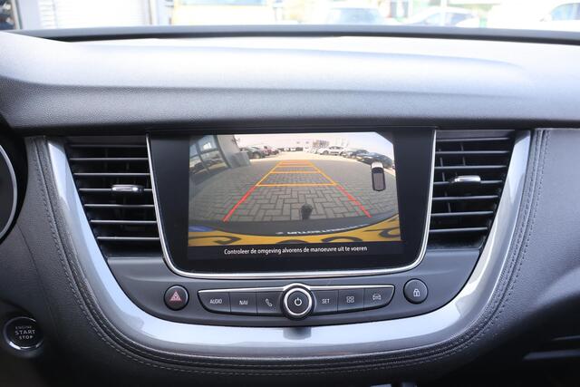 Opel Grandland X 1.2 Business Executive 2e Eigenaar | Dealer Onderh | BTW | NL-Auto | Trekhaak | Stoel/Stuur verwarming | Camera | Elek Klep | Carplay | Start/Stop | Climate | Keyless | Full Led | PDC | Bots systeem