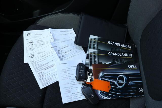 Opel Grandland X 1.2 Business Executive 2e Eigenaar | Dealer Onderh | BTW | NL-Auto | Trekhaak | Stoel/Stuur verwarming | Camera | Elek Klep | Carplay | Start/Stop | Climate | Keyless | Full Led | PDC | Bots systeem