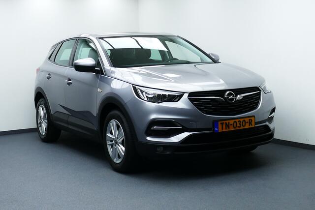 Opel Grandland X 1.2 130Pk Turbo Business Executive. Navi, Clima, Cruise, 17"LMV, Haak 1400kg