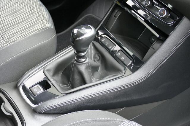 Opel Grandland X 1.2 130Pk Turbo Business Executive. Navi, Clima, Cruise, 17"LMV, Haak 1400kg