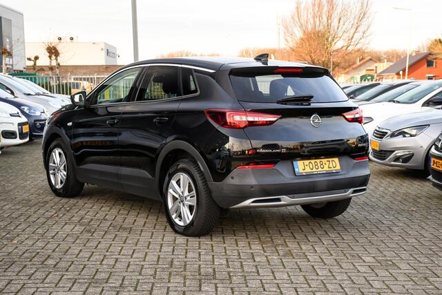 Opel Grandland X 1.2 Turbo Business Executive APPLE CARPLAY/ NAVI