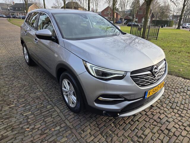 Opel Grandland X 1.2 Turbo Business. Elegance