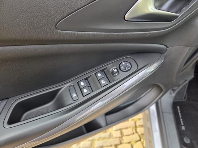 Opel Grandland X 1.2 Turbo Business. Elegance