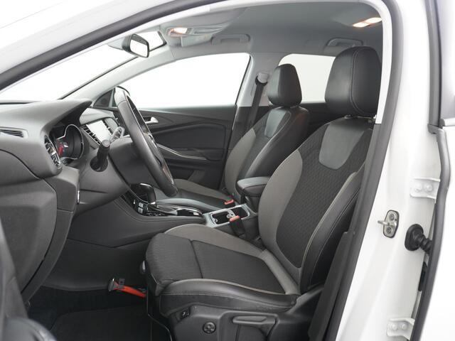 Opel Grandland X AUTOM-8 T131PK Navi Camera Trekhaak Apple Carplay Android 18"lm Pdc Opel-Connect Dual-Ecc Elec.Achterklep AGR-Stoel+Verwarmd DAB Cruise Control Keyless Dodehoekwarning 1.2 Turbo Business Executive Innovation Automaat Regen-Lichtsensor Led Lane-Assist Blue