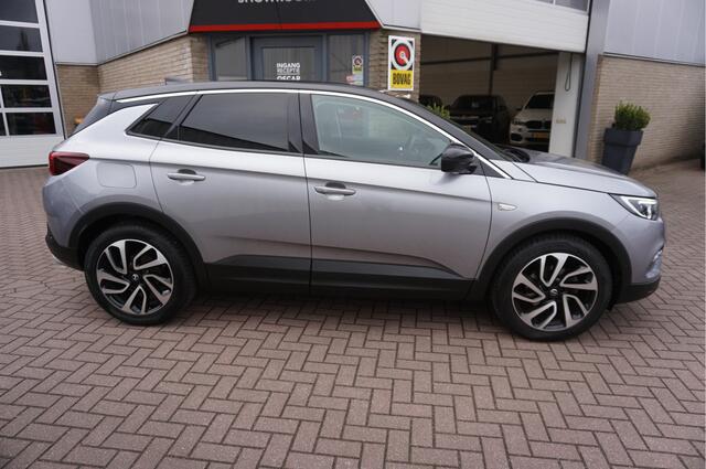 Opel Grandland X 1.2 Turbo Business Executive