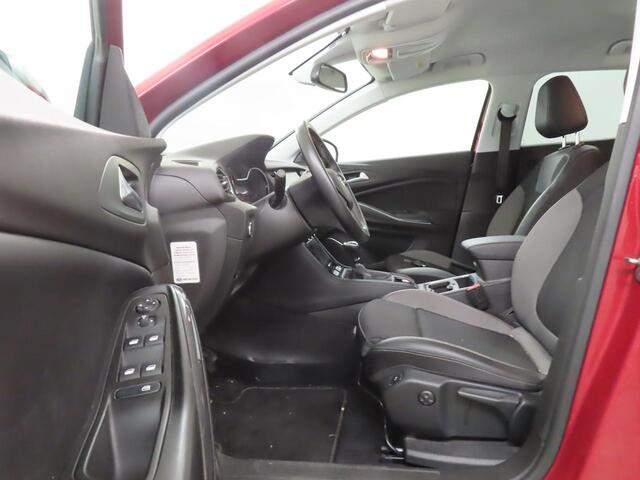 Opel Grandland X 1.2 Turbo Innovation / Trekhaak / Navi / Cruise / Parkeersensoren